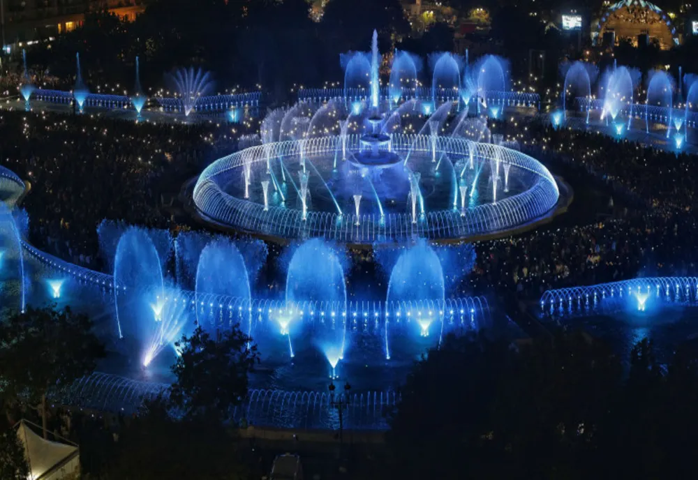 „Simfonia Apei”, la o nouă ediție! Când încep spectacolele de apă, muzică și lumini din centrul Capitalei 