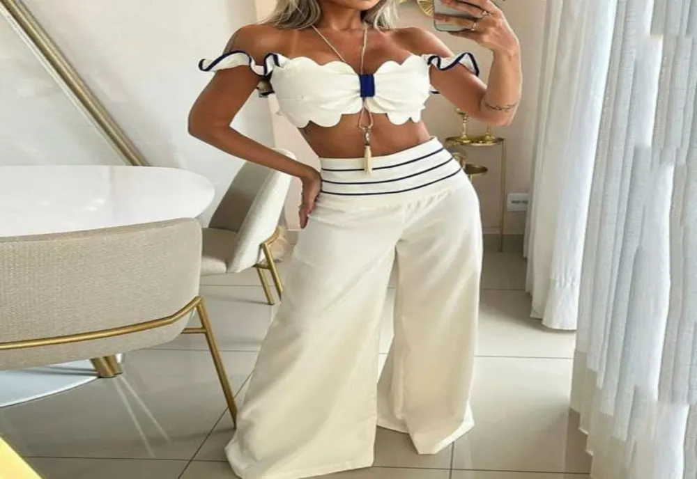 CUM SĂ ASCUNZI BRETELELE SUTIENULUI CU UN TOP DECOLTAT