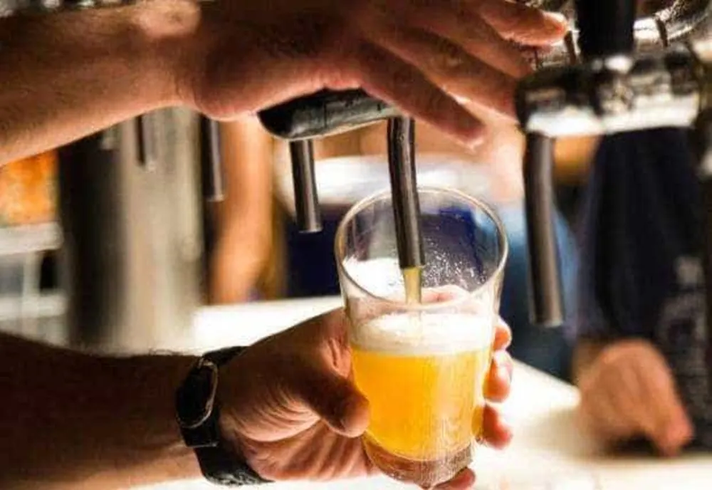 Studiu: 8 din 10 români nu concep ziua de 1 Mai fără bere
