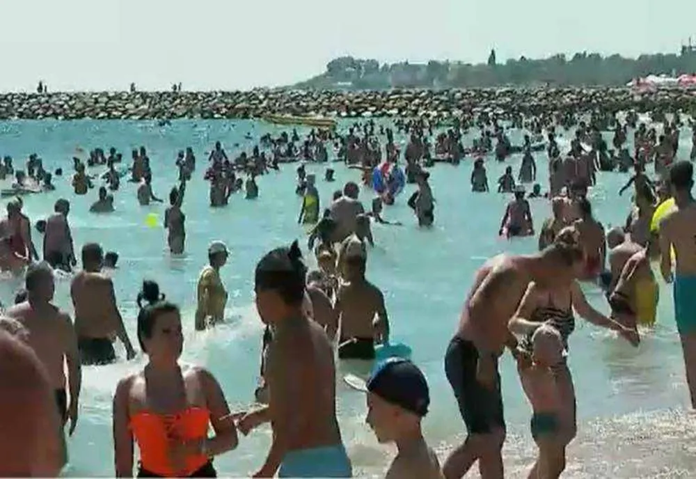 Eforie Nord, luată cu asalt de turiști. Peste 75.000 de oameni au ajuns pe litoral în primul weekend din iulie