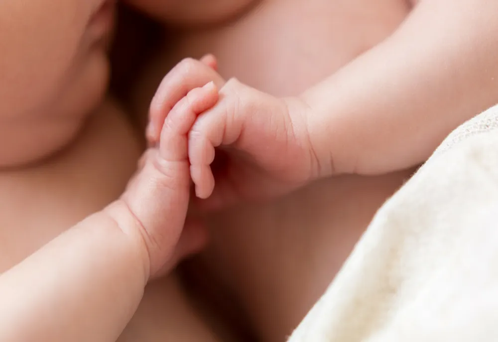 Concediu pentru creşterea copilului acordat simultan ambilor părinţi cu multipleţi