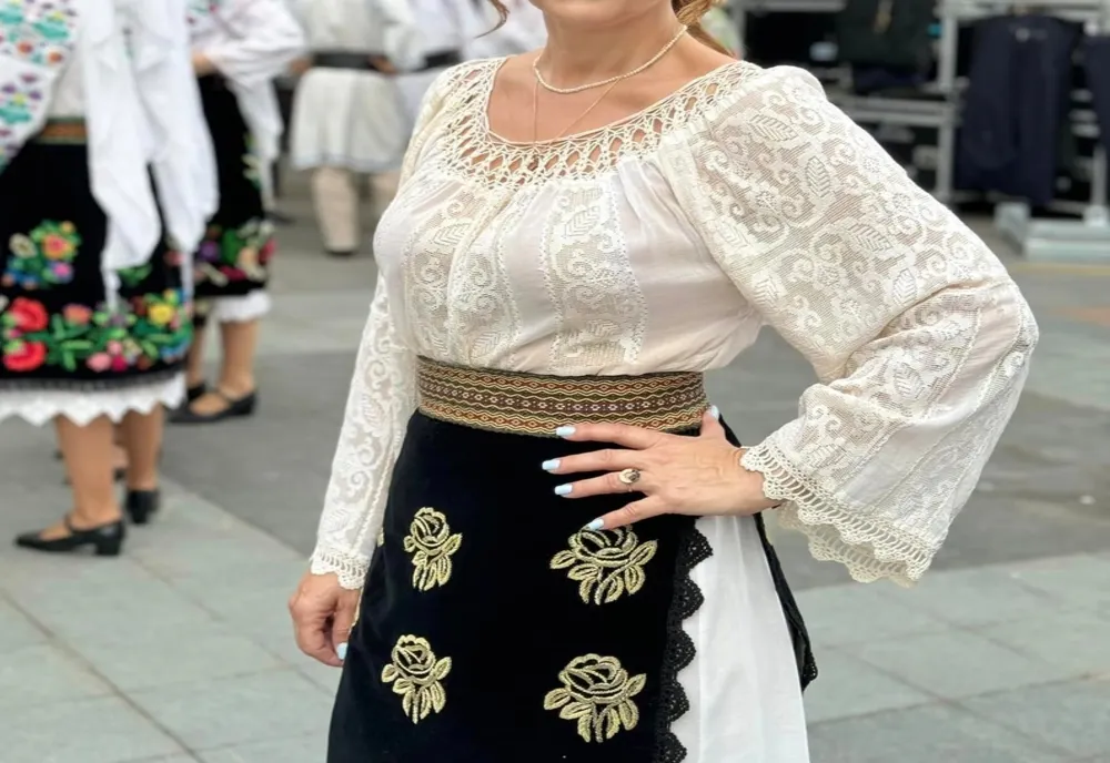 Îndrăgita artistă de muzică populară a pierdut sarcina pe scenă, în fața spectatorilor