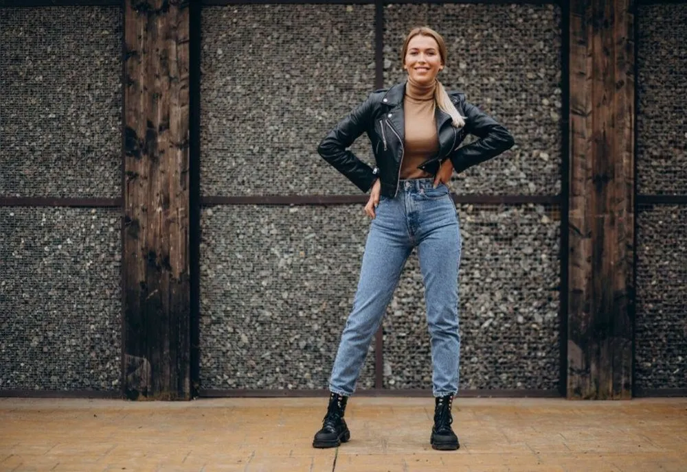Ținute cu blugi mom fit: cum să porți cel mai popular model al momentului