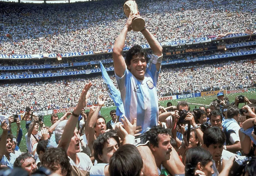 Maradona devine un brand de modă: familia sa lansează două colecții vestimentare