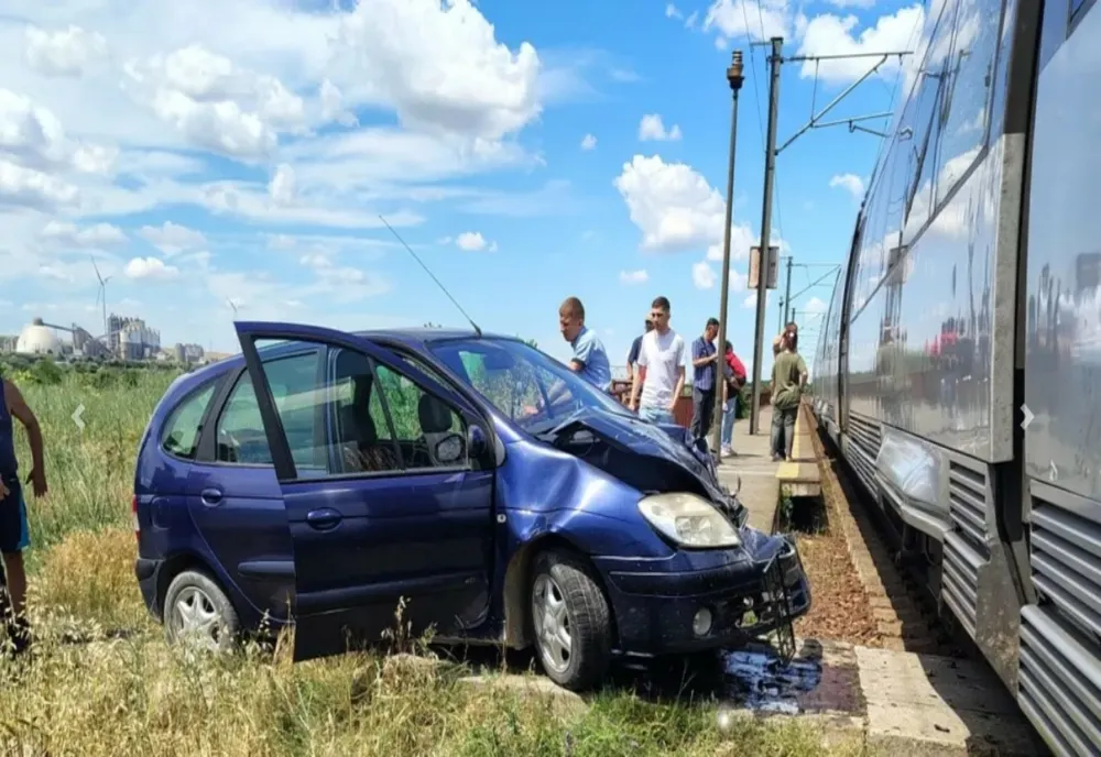 Mașină lovită de tren în județul Constața