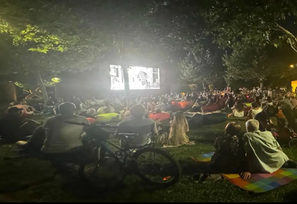 „Cinema sub Stele” începe vineri și aduce din nou filme în aer liber pentru bucureșteni
