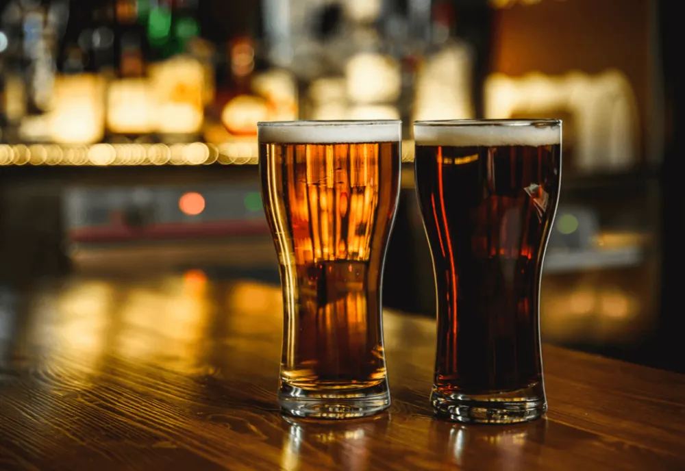 Bere blondă vs bere neagră: care este mai bună pentru sănătate