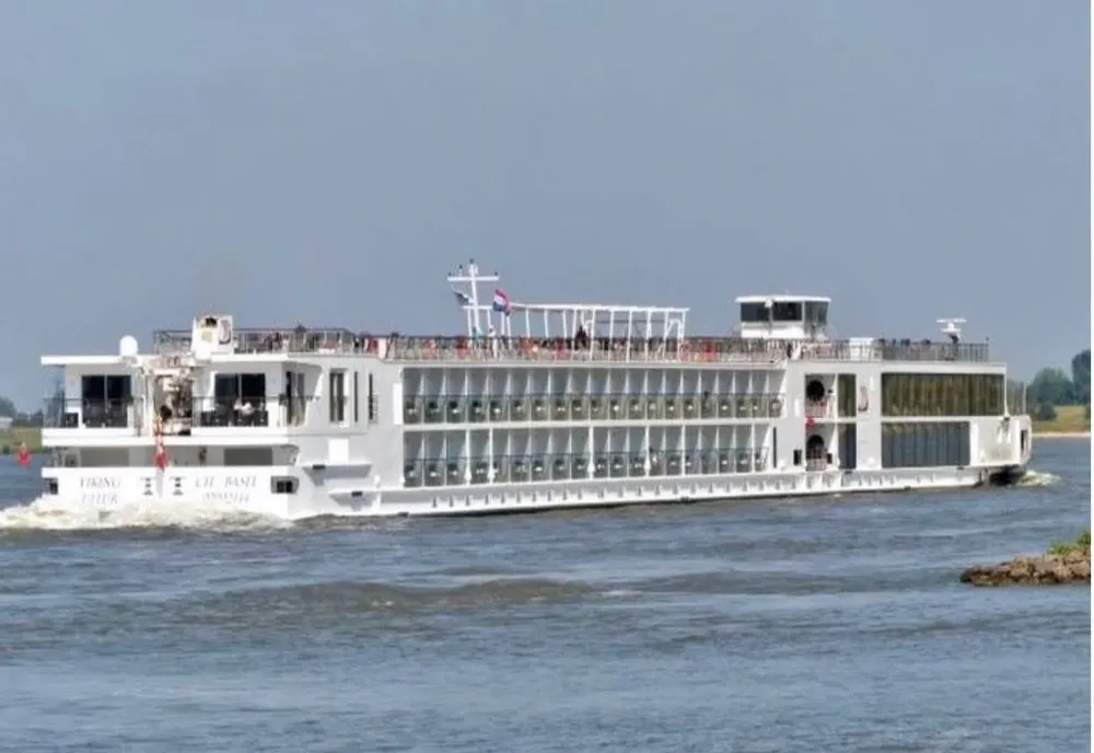 Alertă pe Dunăre. Un vas de croazieră cu peste 200 de oameni la bord a eșuat din cauza nivelului foarte scăzut al apei 