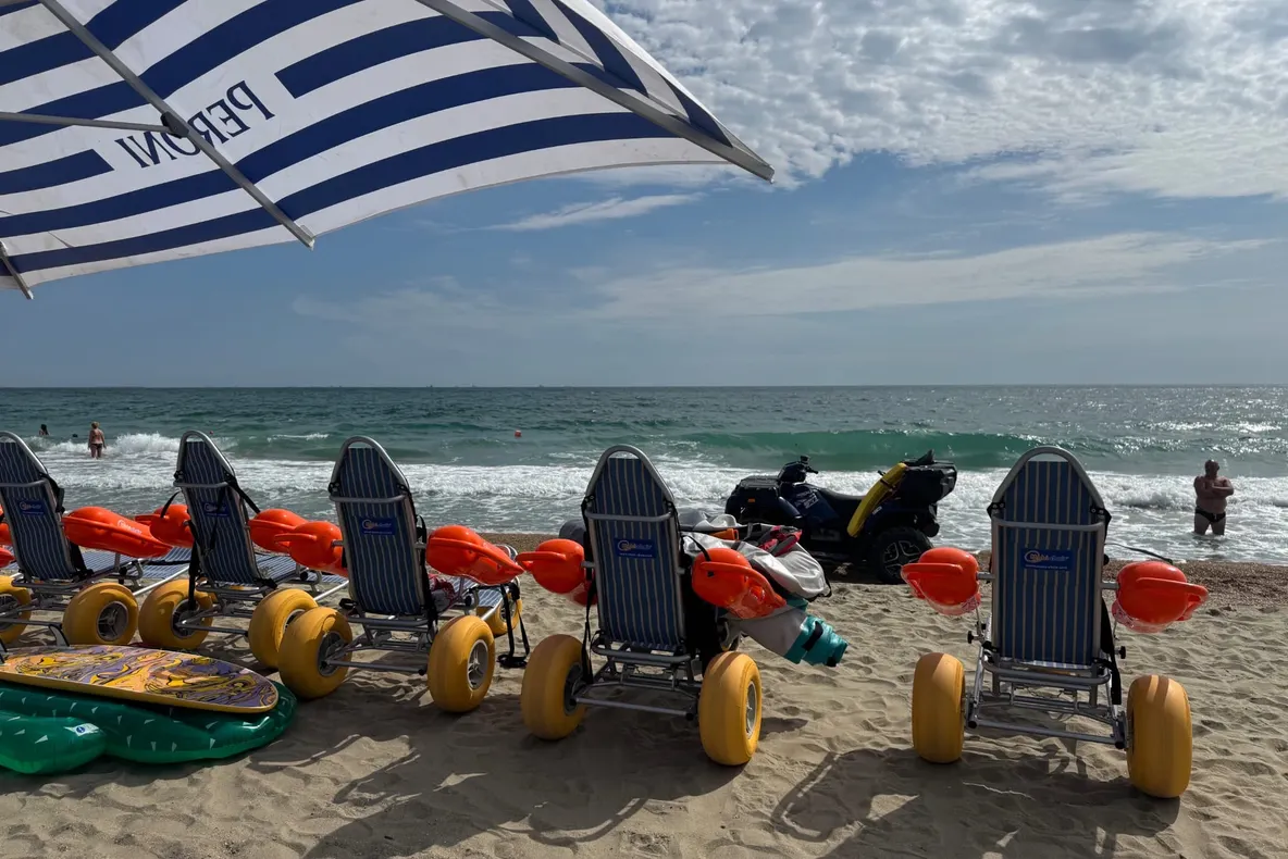 21 de plaje accesibilizate pentru persoane cu dizabilităţi şi un centru de activităţi la Eforie Sud