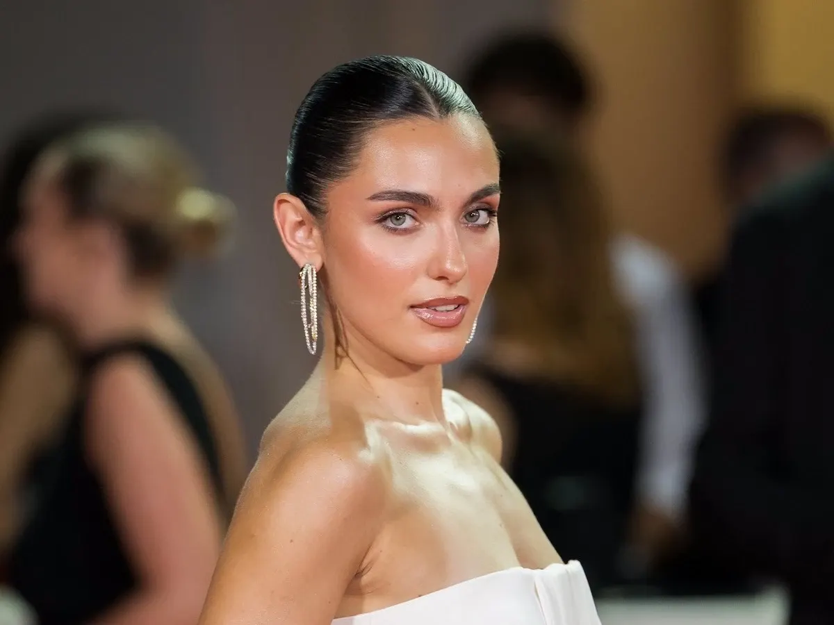 Alexia Eram a atras toate privirile pe covorul roșu la Festivalul de Film de la Veneția