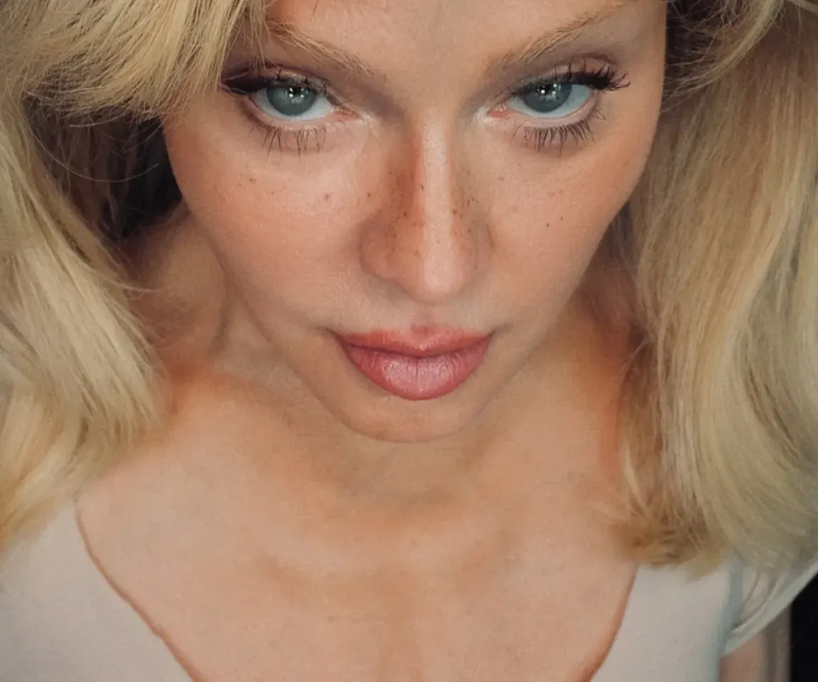Madonna și-a uimit din nou fanii, cu o serie de fotografii „fără vârstă”: „N-am recunoscut-o!”