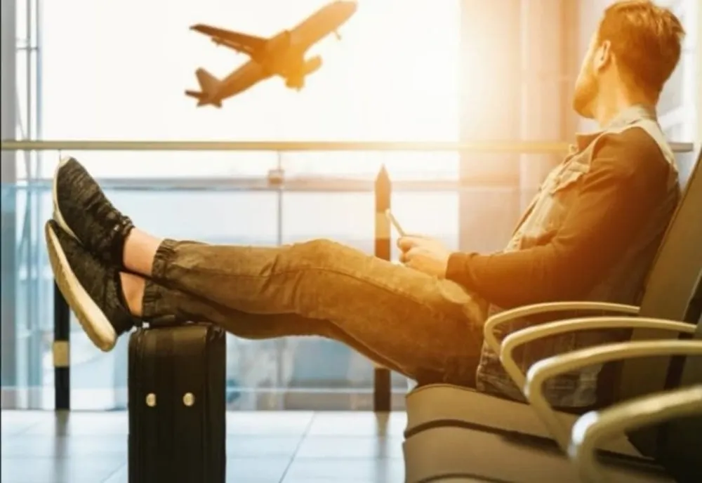 călător în aeroport