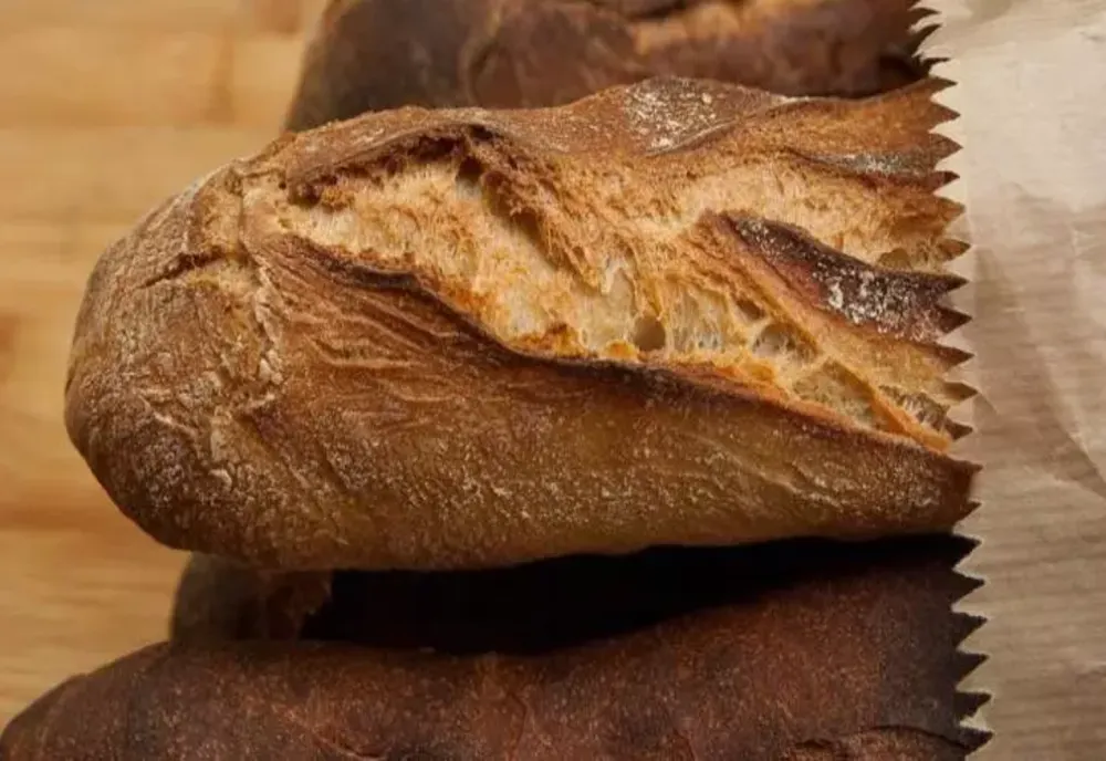 Pâinea se scumpește înainte de Paște: românii vor plăti mult mai mult pentru produsele de bază
