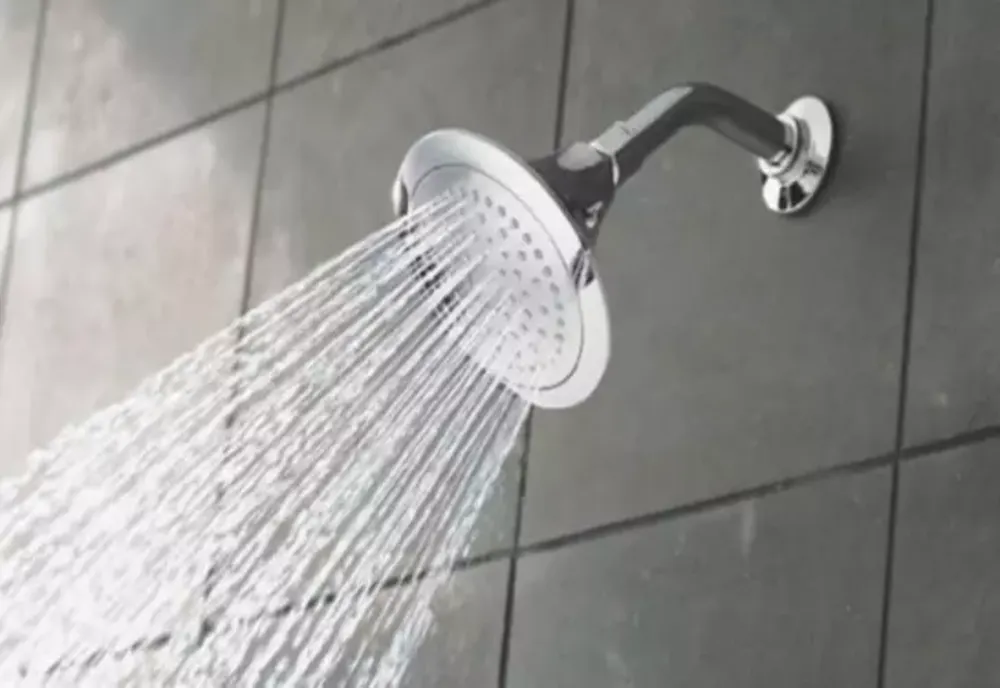 Dușurile tale sunt prea fierbinți? Iată temperatura ideală pentru a evita deteriorarea pielii, potrivit unui dermatolog