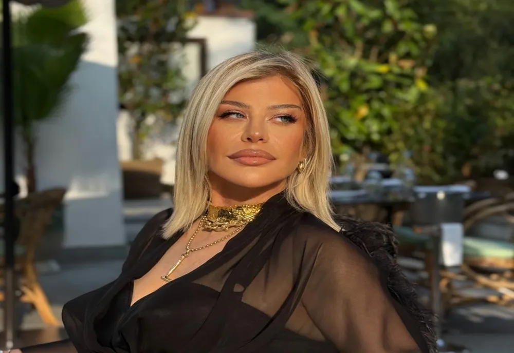 Loredana Groza, în ipostaze incendiare în costum de baie, la 55 de ani: „Dacă era J.Lo, nu ați mai fi comentat”