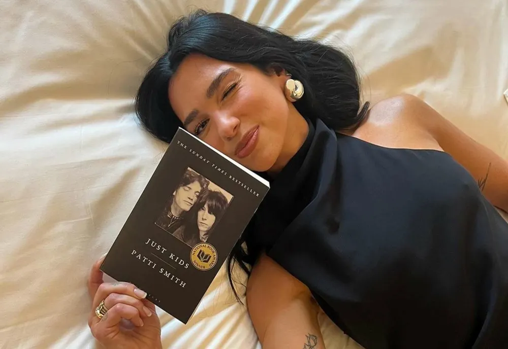 Dua Lipa, influencerul cărților. Cum a ajuns artista să promoveze literatură