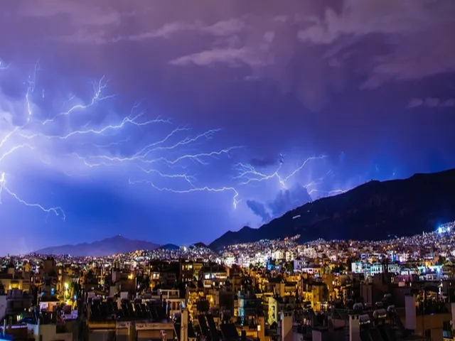 România, prinsă între caniculă și furtuni. Cum va fi vremea sâmbătă, 8 august