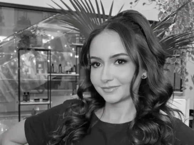  Influenceriță de 33 de ani, moartă după o operație estetică complexă. A lăsat în urmă trei copii: „A fost dragostea vieții mele”