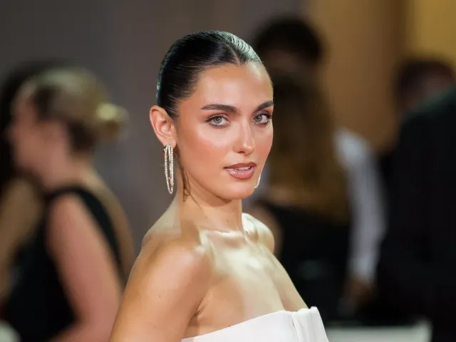 Alexia Eram a atras toate privirile pe covorul roșu la Festivalul de Film de la Veneția