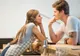 5 zodii care flirtează cu toți cei pe care îi întâlnesc