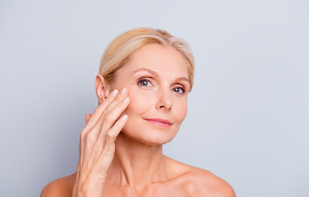 dermatologi de rutină de îngrijire a pielii anti-îmbătrânire