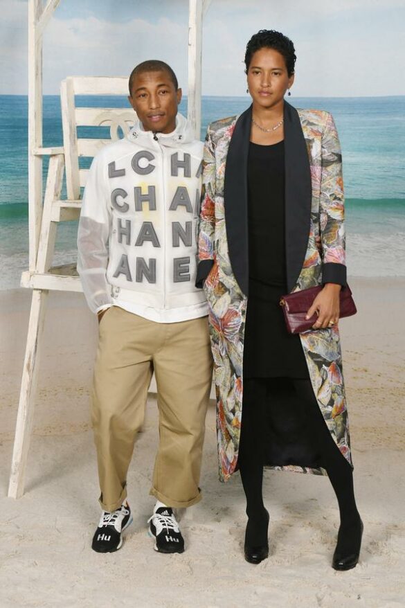 Pharrell Williams, 1,70m, și Helen Lasichanh, 1,75m.